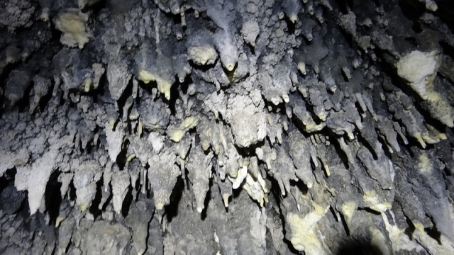  Formações em grutas asturianas 